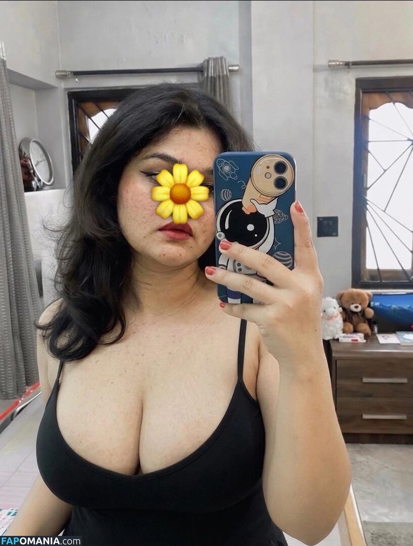 Indian Naughty Stuff / https: / justnaughtystuf / urvashi_apsaraa Nu OnlyFans  Photo fuitée #5