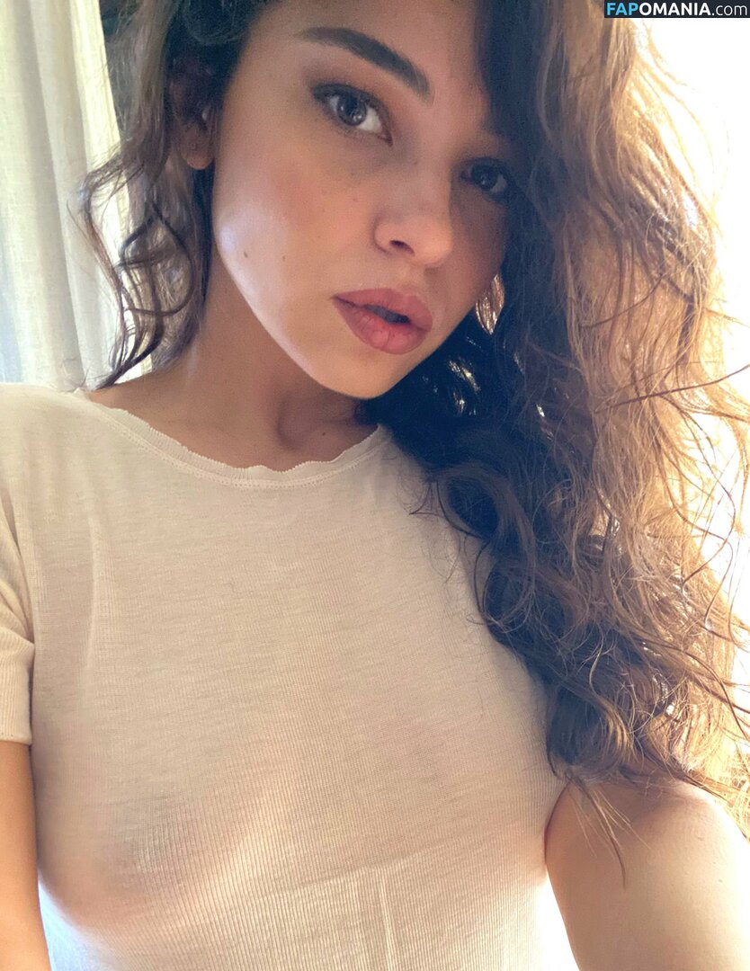 Eirenebelle / Irene Apostu / Irenebelle Nu OnlyFans  Photo fuitée #1