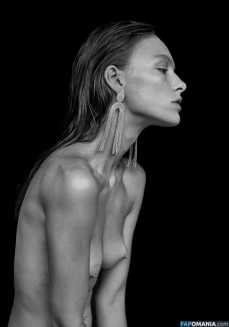 Irina Kovaleva / IrinaKovalev / https: / kovallevvva Nu OnlyFans  Photo fuitée #7