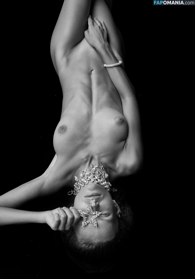 Irina Kovaleva / IrinaKovalev / https: / kovallevvva Nu OnlyFans  Photo fuitée #12