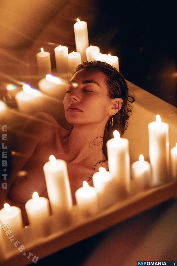 Irina Lozovaya / aireenel_ / aireenel_2 / https: / ireenel_ Nu OnlyFans  Photo fuitée #1