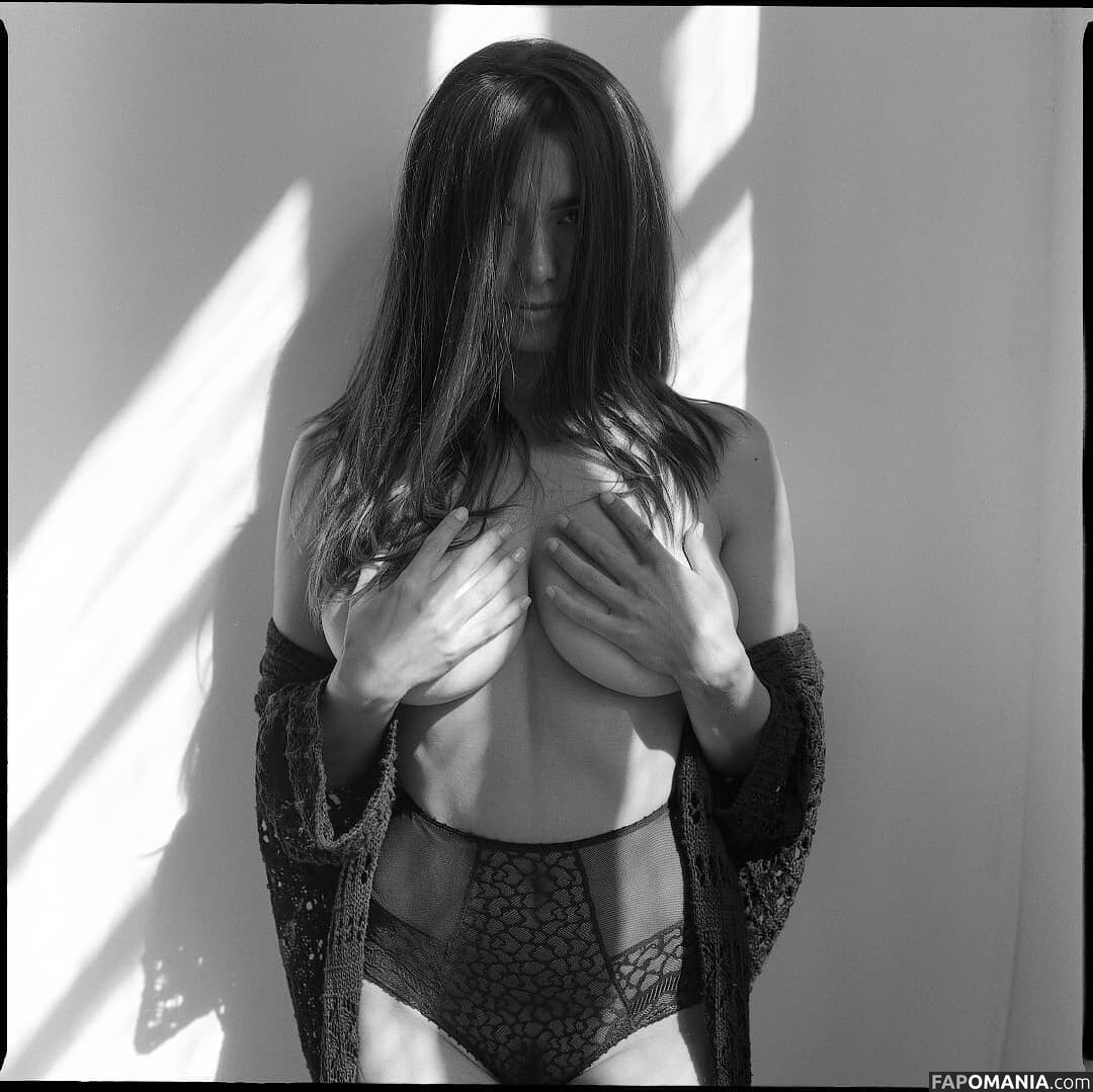 Irina Verina / irinassolo Nu OnlyFans  Photo fuitée #1