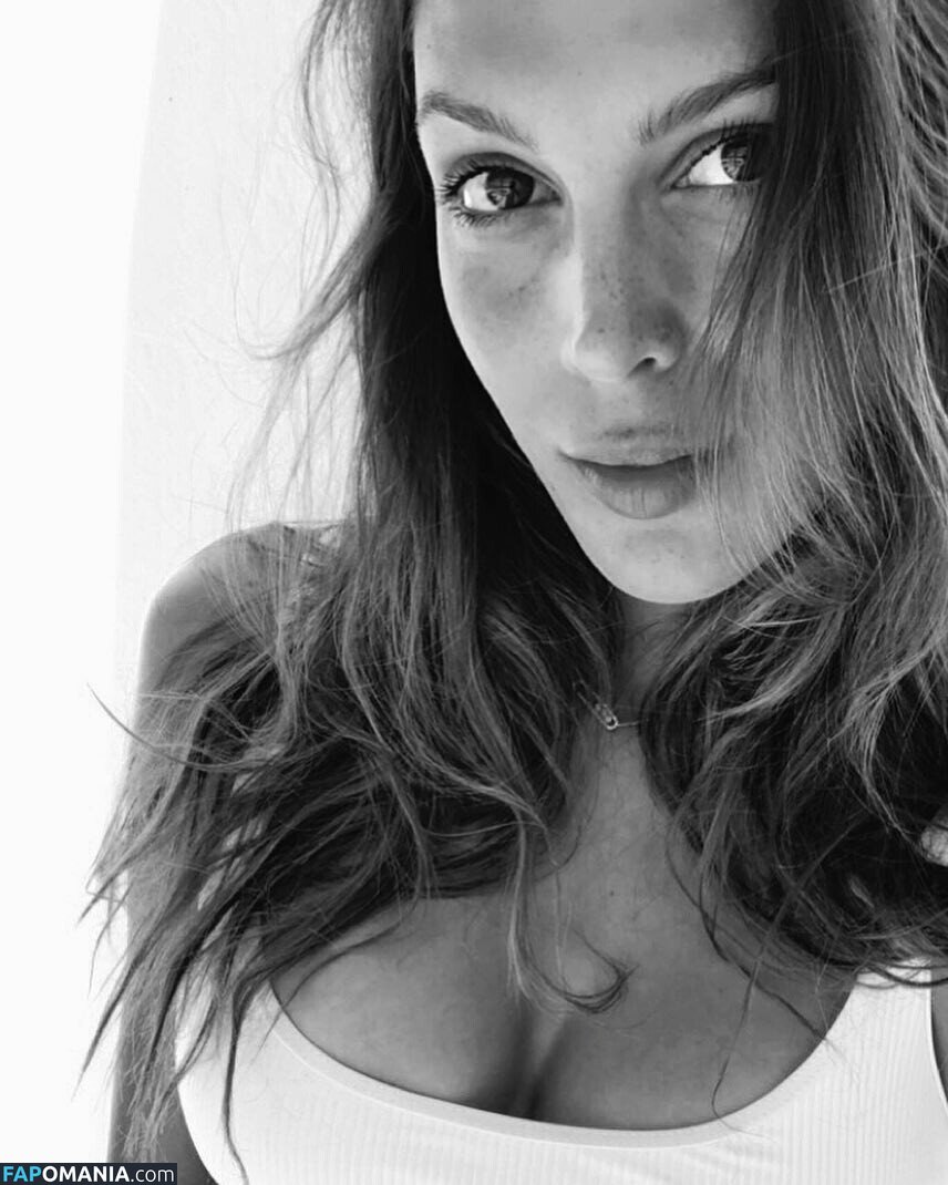 Iris Mittenaere / irismittenaere / summerxiris Nu OnlyFans  Photo fuitée #36