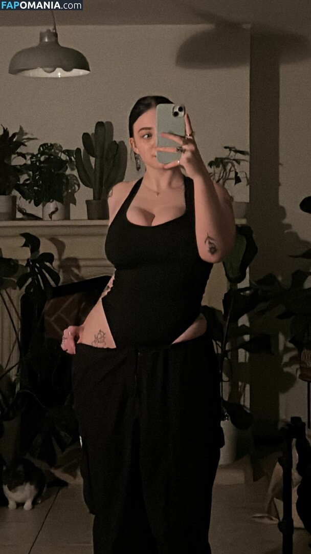 Isabella Dorta / isabelladortapoetry444 Nu OnlyFans  Photo fuitée #135