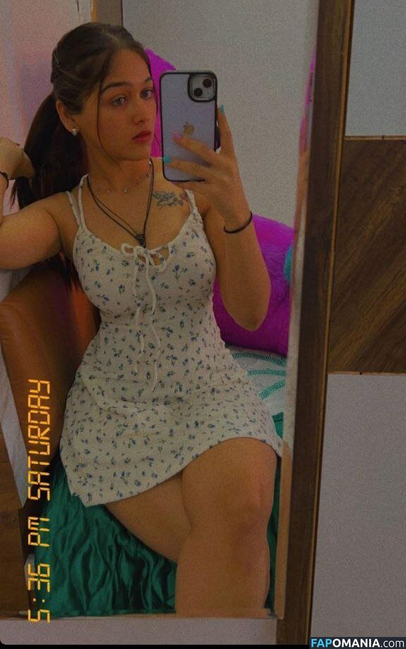 Isha Modi / ironic_ishh / notyourninnybabe Nu OnlyFans  Photo fuitée #11
