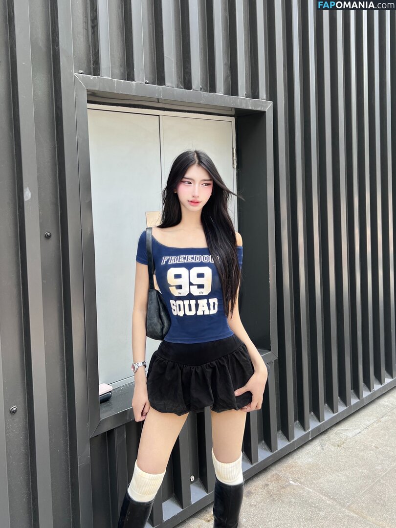 itsmeyuna01 / itstrawberrii / theestrawberry_ Nu OnlyFans  Photo fuitée #1