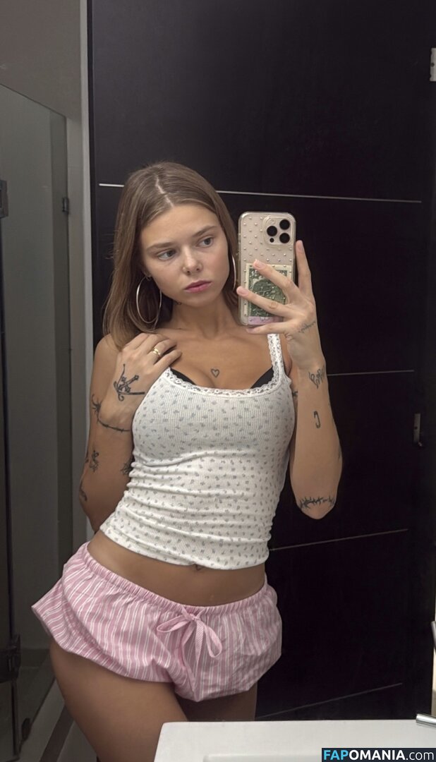 Ivasimmetria Nu OnlyFans  Photo fuitée #3