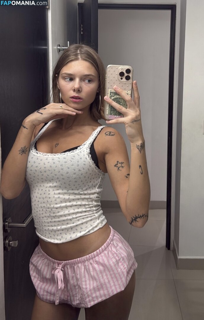 Ivasimmetria Nu OnlyFans  Photo fuitée #4