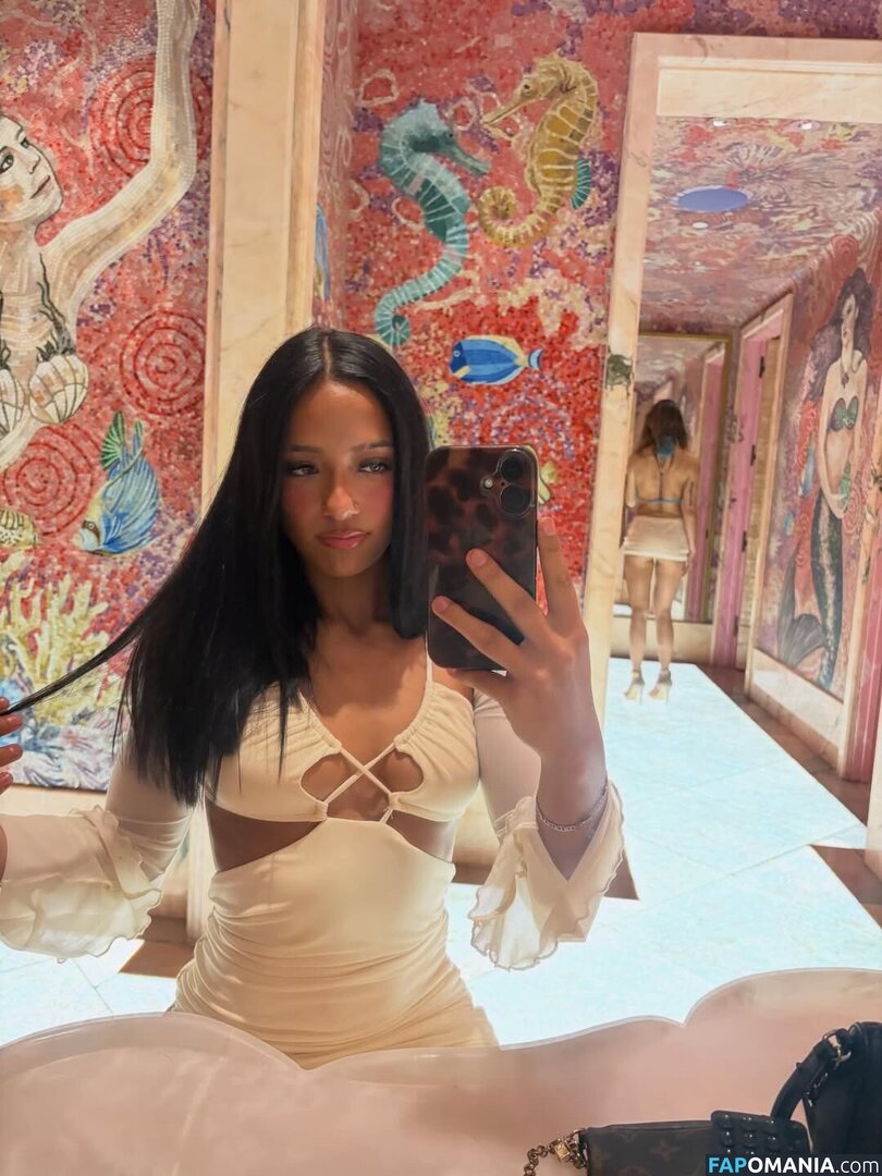Izzy Baron / izzyb_00 Nu OnlyFans  Photo fuitée #2