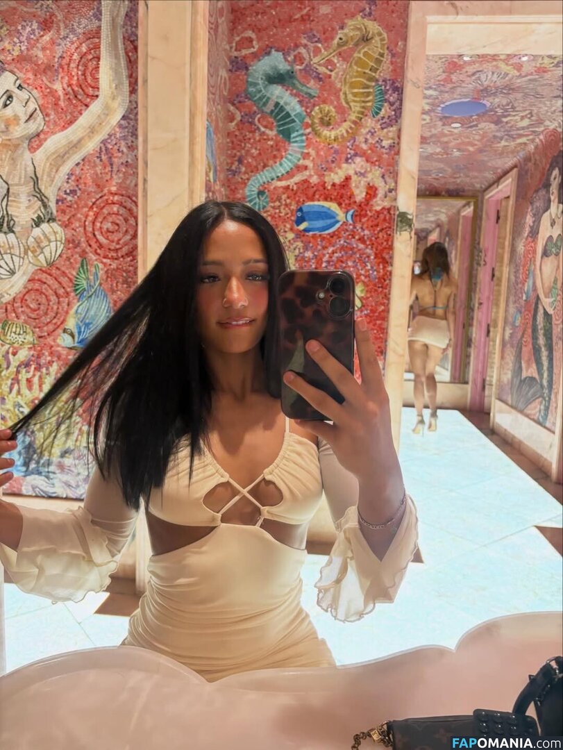 Izzy Baron / izzyb_00 Nu OnlyFans  Photo fuitée #3