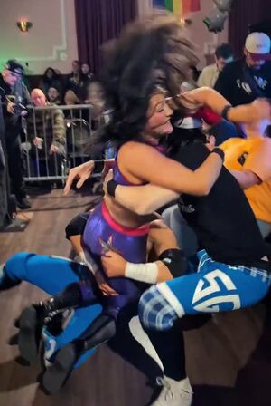Izzy Moreno / ItsIzzyMania