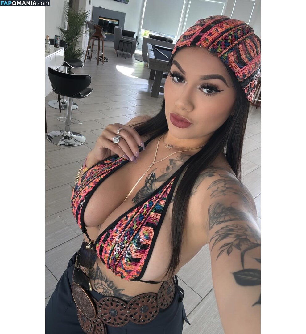 Jessica Elliott / Jessica Estrada / https: / jesslilyelliott / pinky_von_tease / pinkyvont Nu OnlyFans  Photo fuitée #1