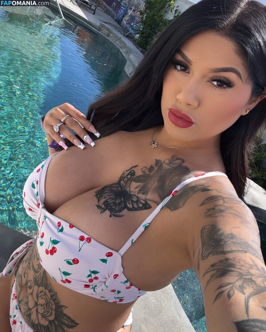 Jessica Elliott / Jessica Estrada / https: / jesslilyelliott / pinky_von_tease / pinkyvont Nu OnlyFans  Photo fuitée #2