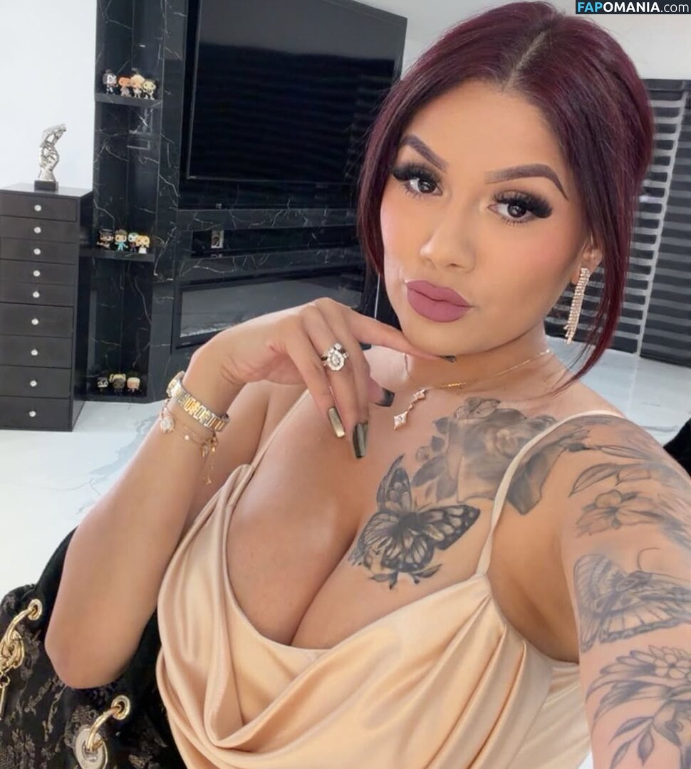 Jessica Elliott / Jessica Estrada / https: / jesslilyelliott / pinky_von_tease / pinkyvont Nu OnlyFans  Photo fuitée #13