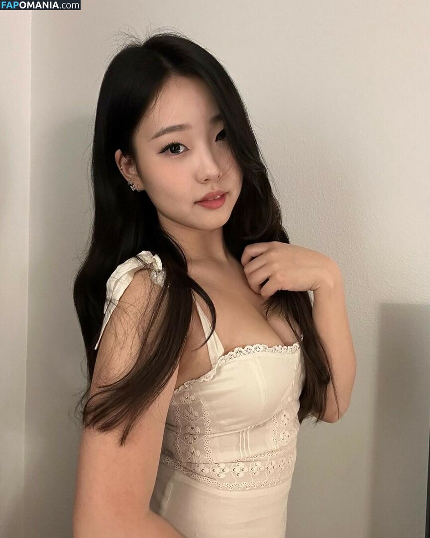 AGirlAndAGame / Jessica / h.yojeong / jessicahkim / jessicanigri Nu OnlyFans  Photo fuitée #458