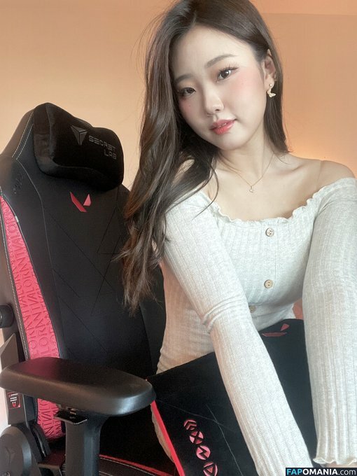 AGirlAndAGame / Jessica / h.yojeong / jessicahkim / jessicanigri Nu OnlyFans  Photo fuitée #556