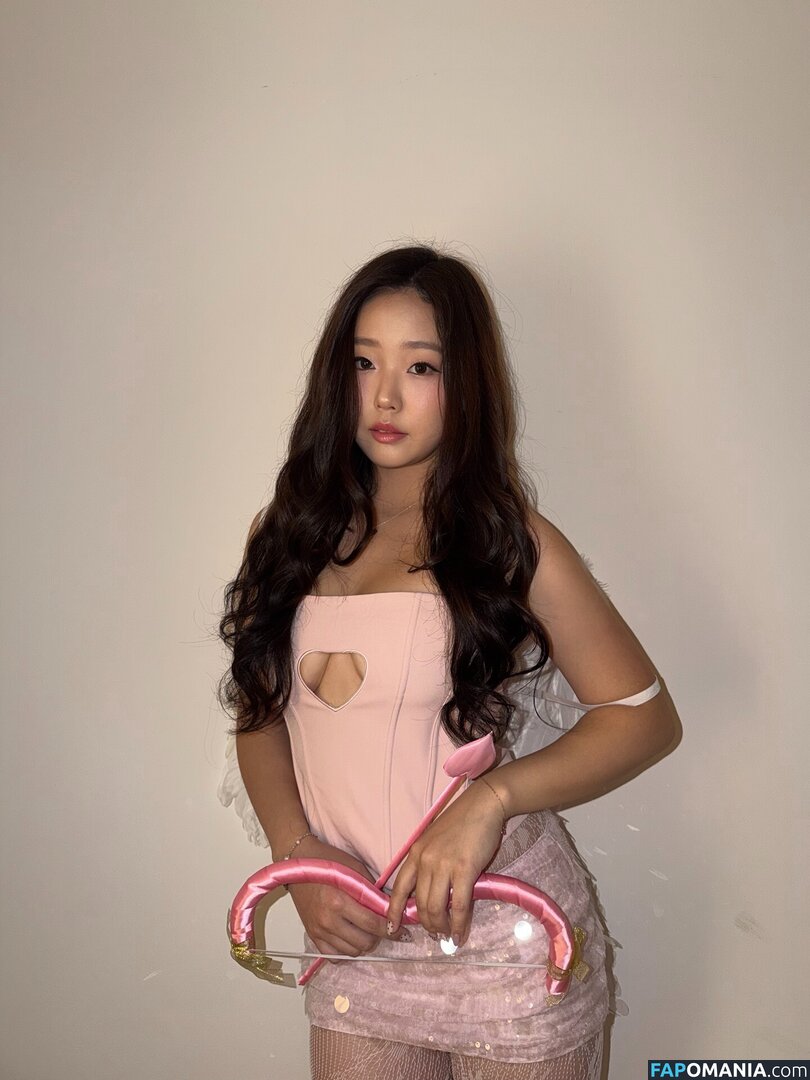 AGirlAndAGame / Jessica / h.yojeong / jessicahkim / jessicanigri Nu OnlyFans  Photo fuitée #931