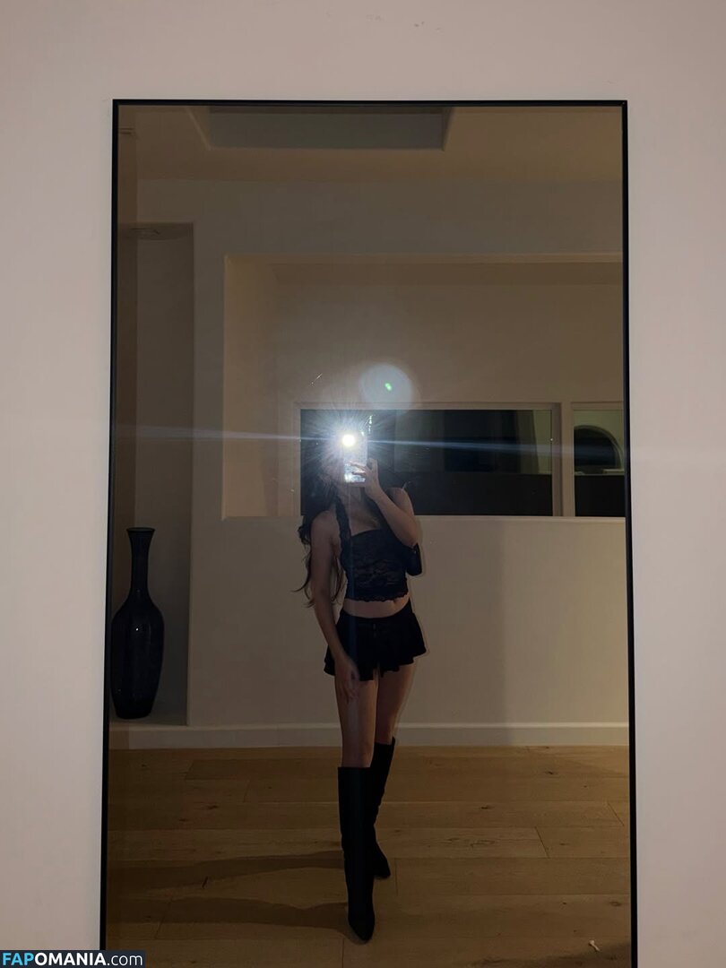 AGirlAndAGame / Jessica / jessicahkim / jessicanigri / kaburbank Nu OnlyFans  Photo fuitée #960