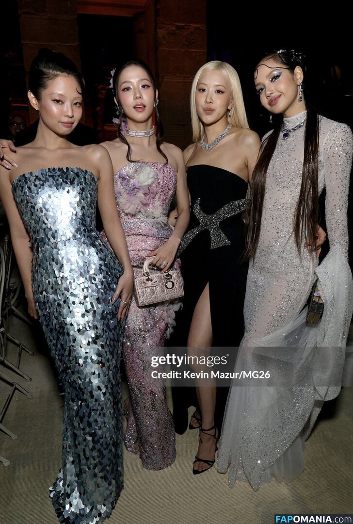 BLACKPINK / Jisoo / qenshizu / sooyaaa__ Nu OnlyFans  Photo fuitée #637