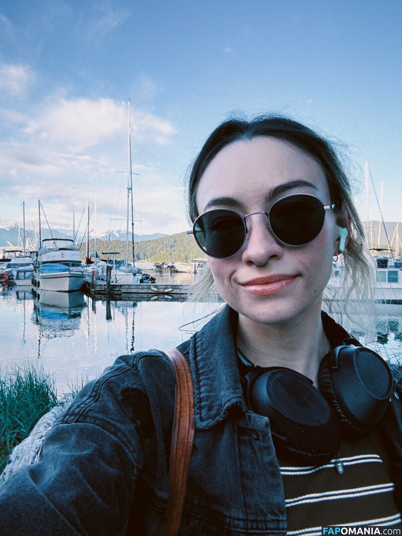 Jodelle Ferland / jodellemicah Nu OnlyFans  Photo fuitée #4