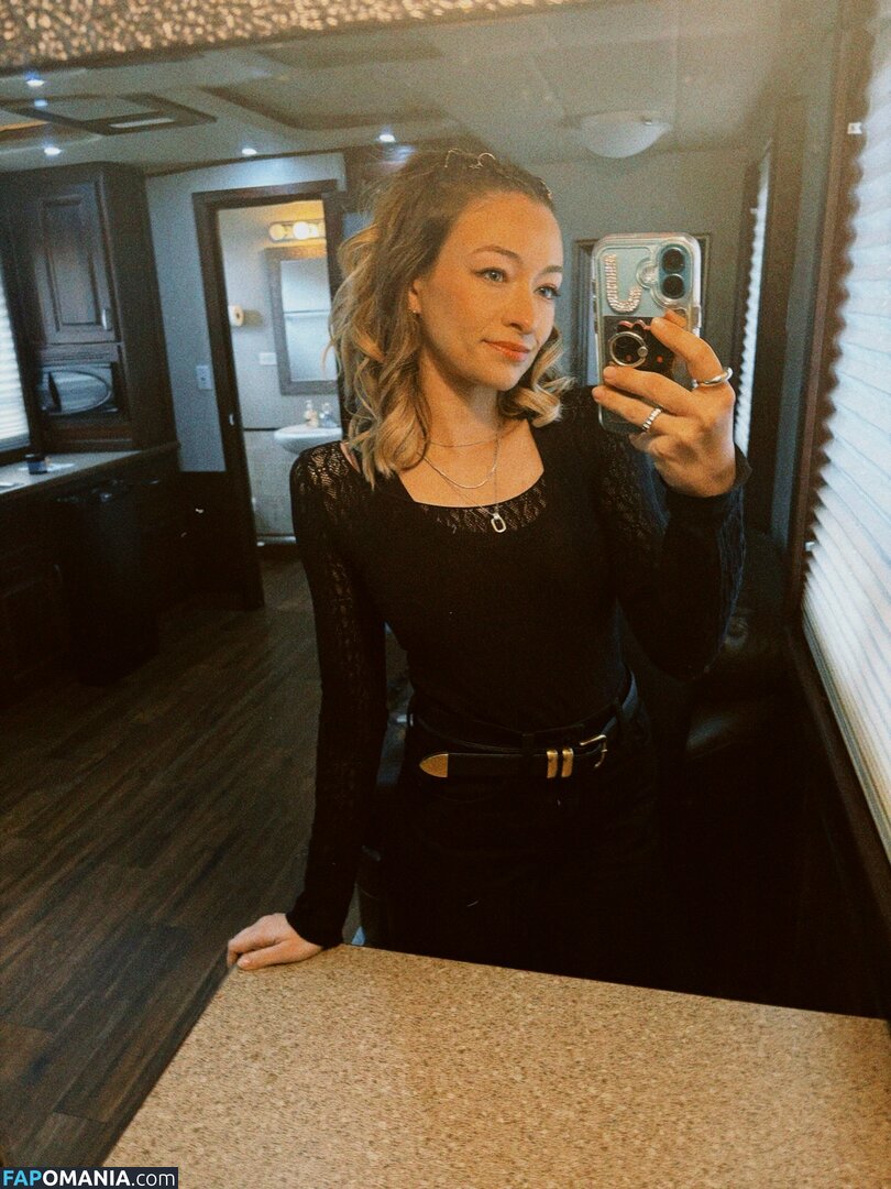 Jodelle Ferland / jodellemicah Nu OnlyFans  Photo fuitée #9