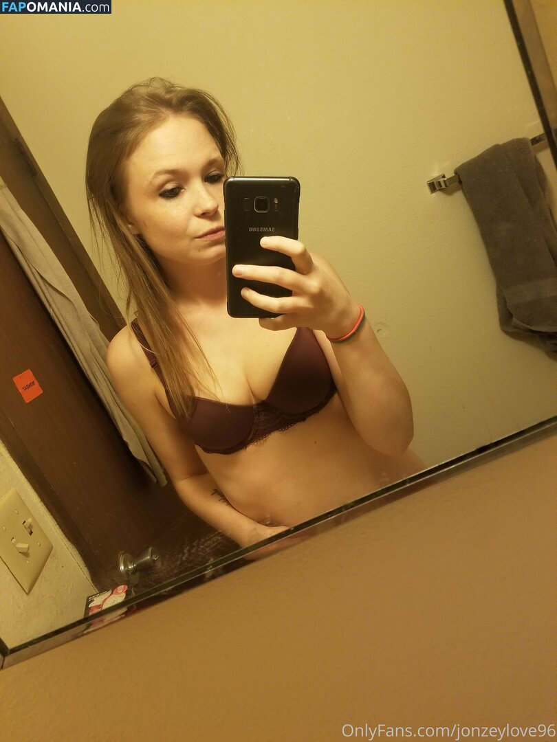 dezy_soca / jonzeylove96 Nu OnlyFans  Photo fuitée #10