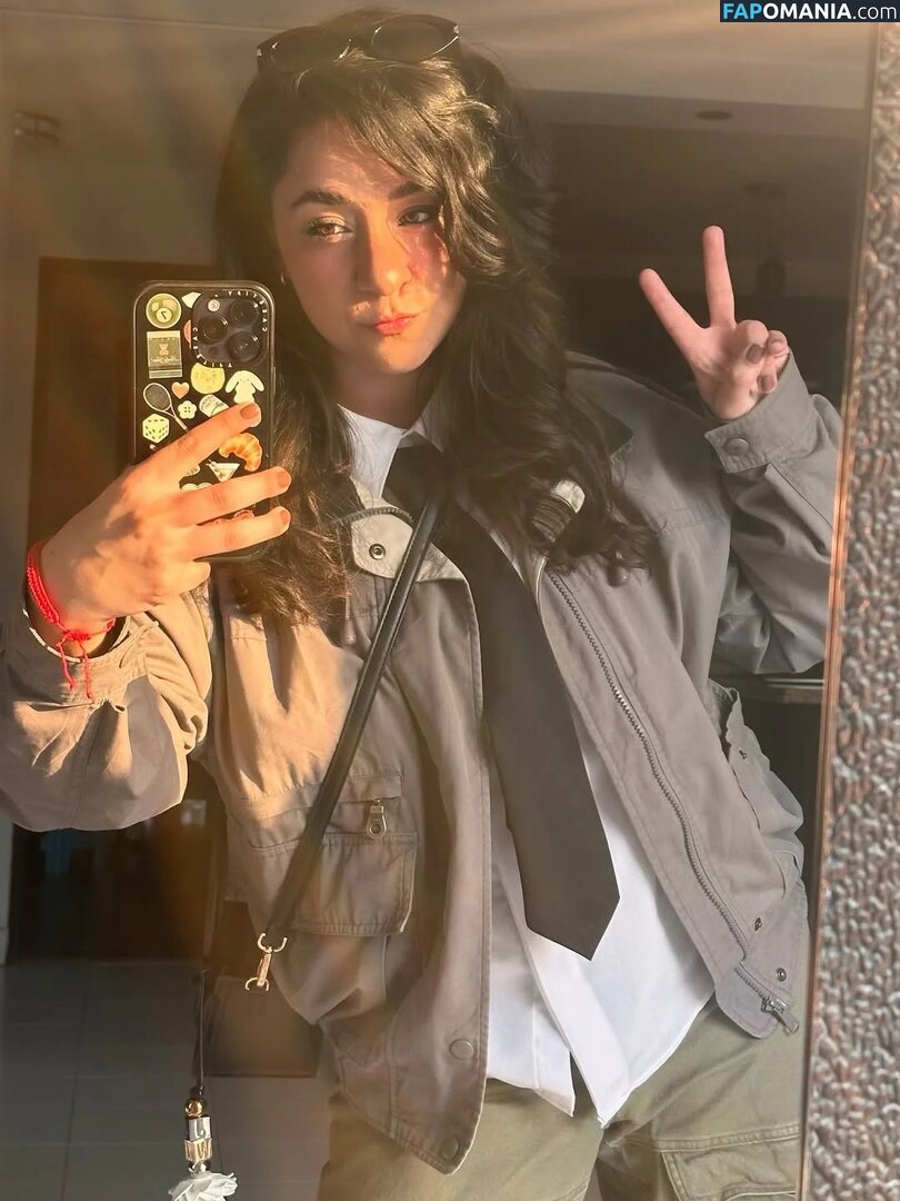 Josahandry Lia / josahandrylia / liasmooda Nu OnlyFans  Photo fuitée #121