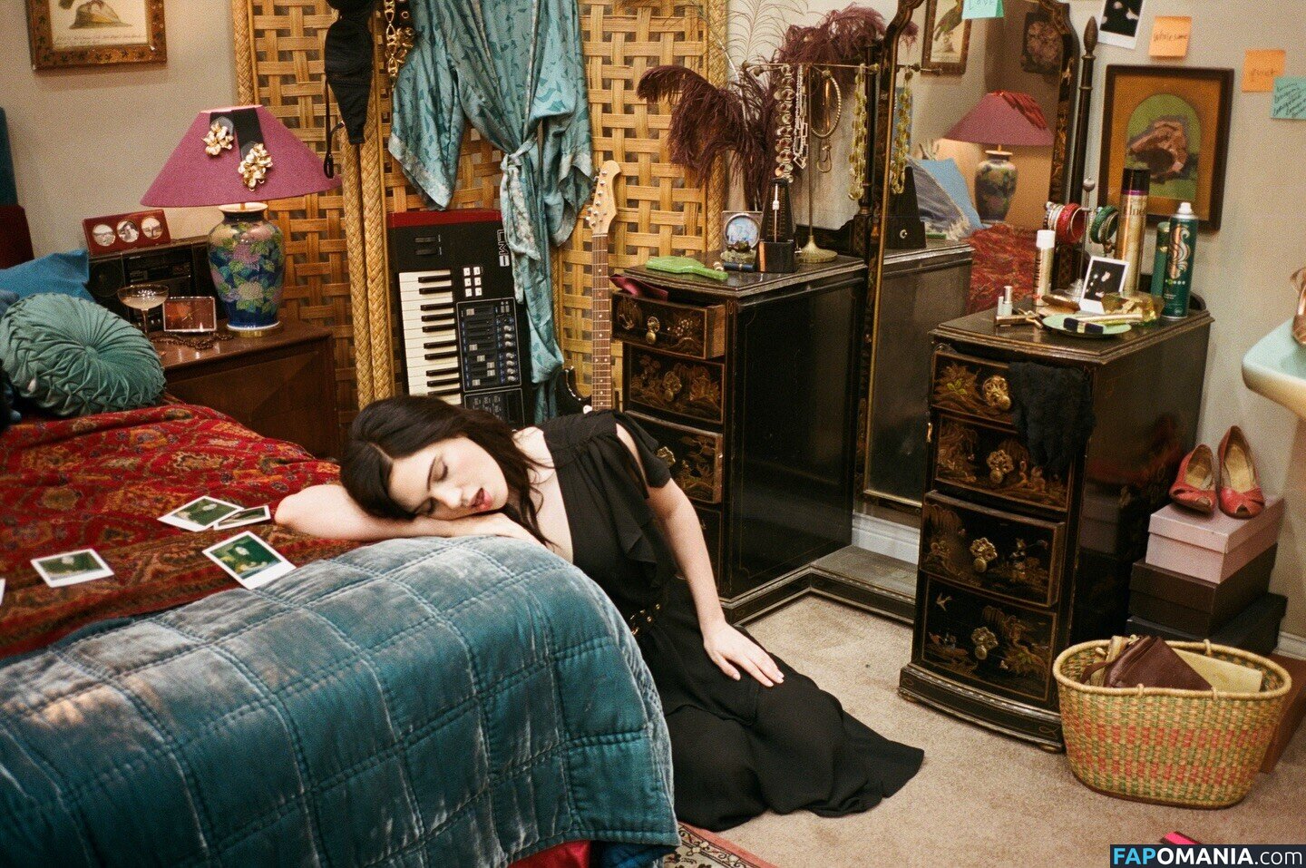 Julia Cumming (Sunflower Bean Singer / Julia Cumming (Sunflower Bean Singer/Bassist) / sunflowerbean Nu OnlyFans  Photo fuitée #6