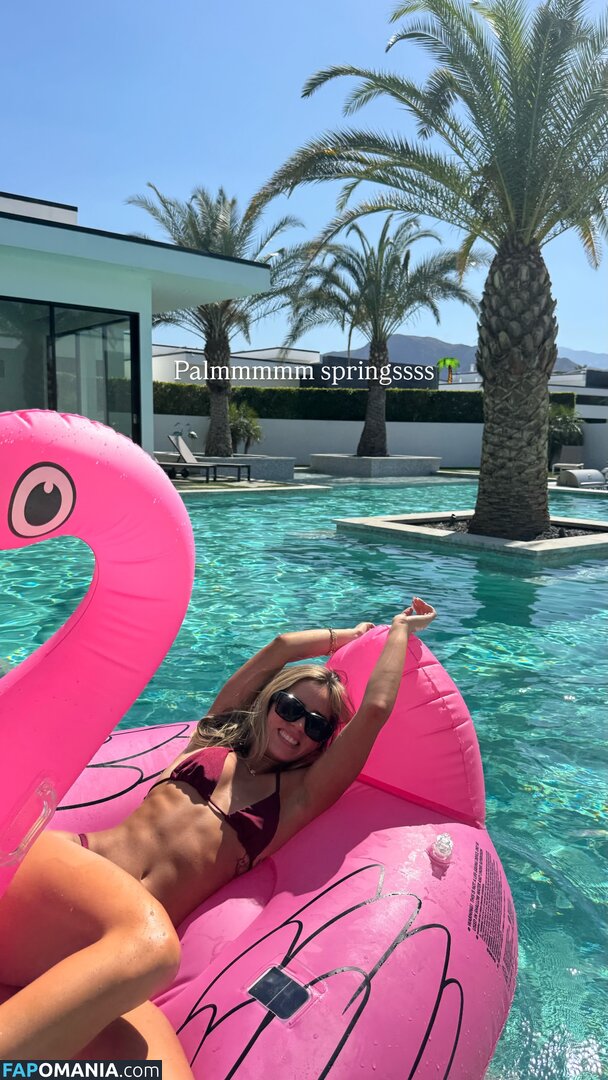 Julia Ernst / juliaernst Nu OnlyFans  Photo fuitée #221