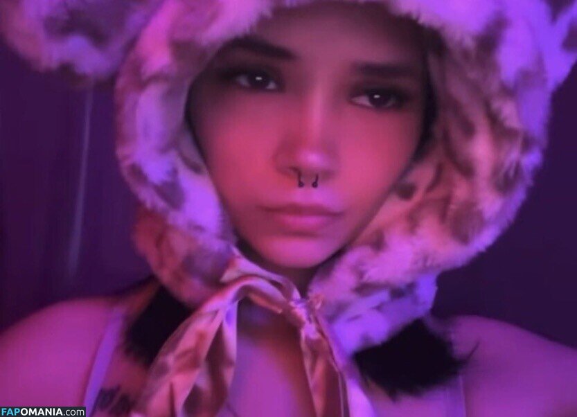 Julia Graham / https: / teasingmoon / teasingmoon... / temptedevil / temptedevil... Nu OnlyFans  Photo fuitée #2