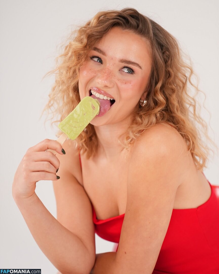 Julia Beautx / Julia Willecke / https: / juliabeautx Nu OnlyFans  Photo fuitée #3