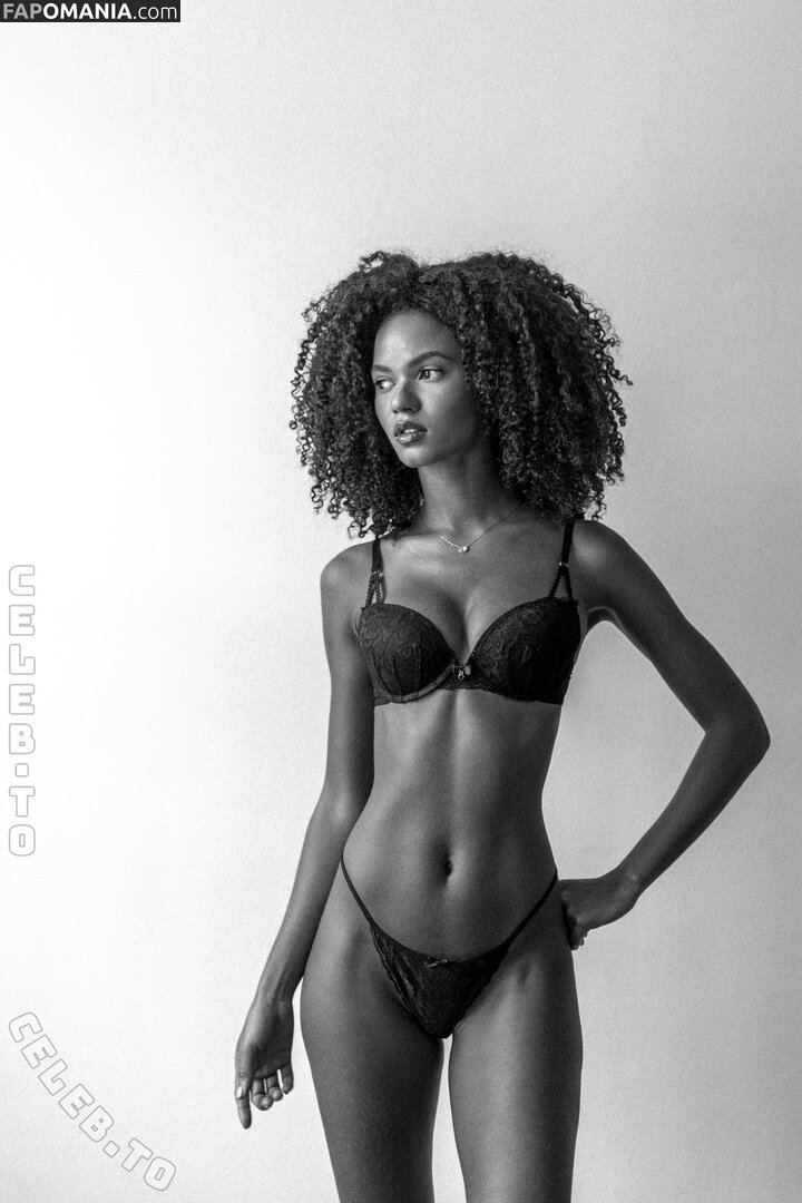 Juliana Nalu / https: / juliananalu / naluando / nalujuliana Nu OnlyFans  Photo fuitée #314