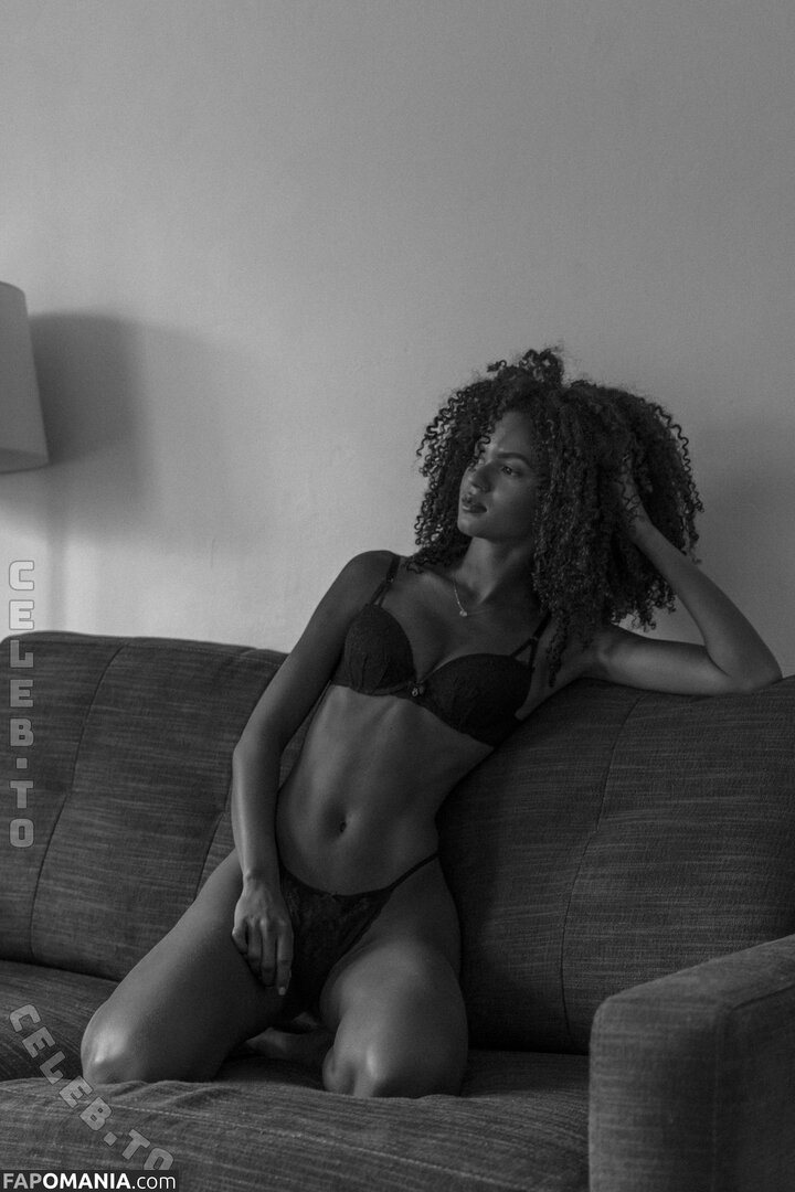Juliana Nalu / https: / juliananalu / naluando / nalujuliana Nu OnlyFans  Photo fuitée #321