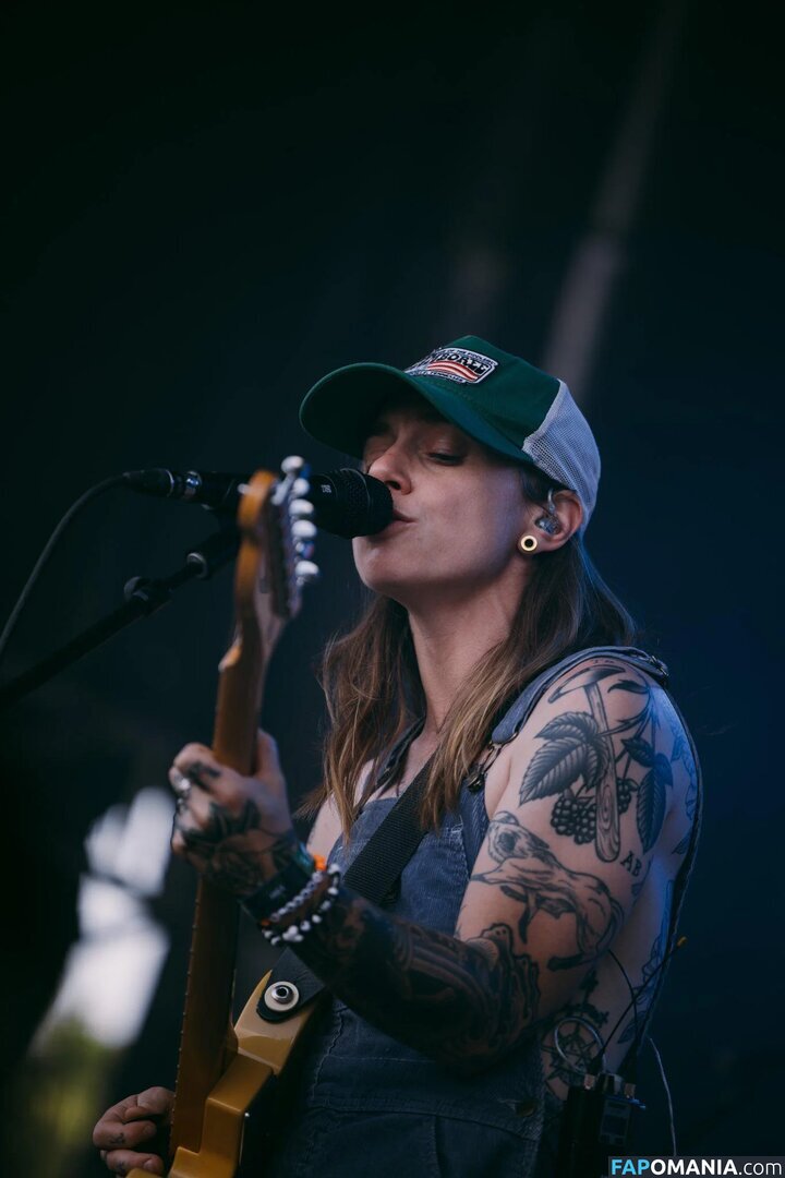 Julien Baker / julienrbaker Nu OnlyFans  Photo fuitée #25