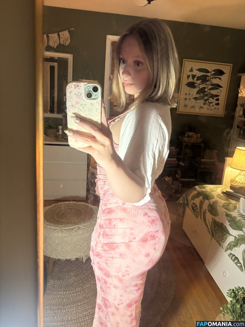 https: / juls.meow Nu OnlyFans  Photo fuitée #1