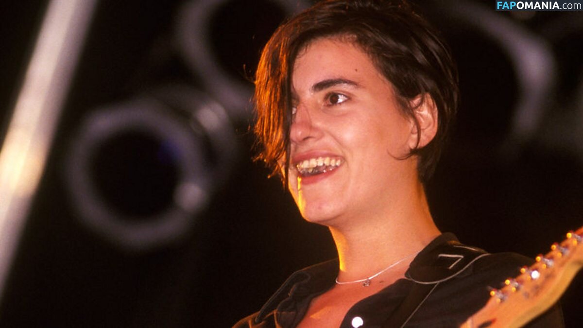 Justine Frischmann Nu OnlyFans  Photo fuitée #3