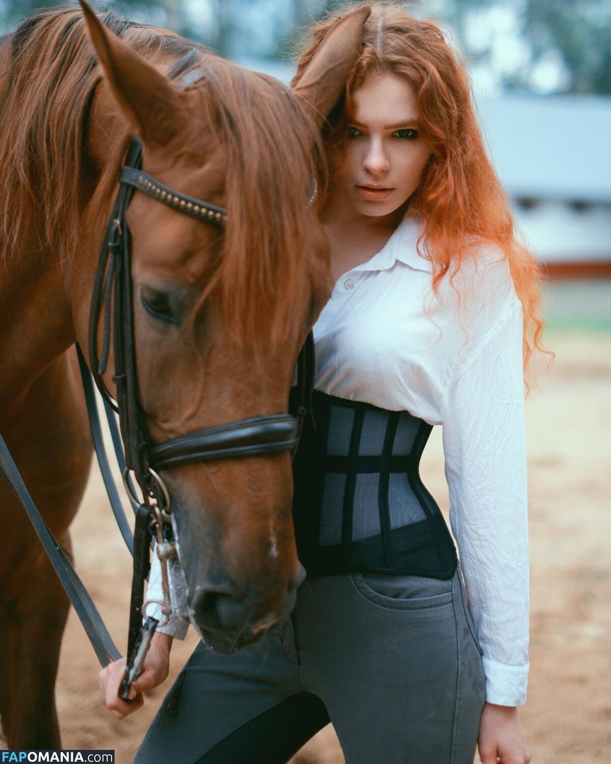 Kari Pitinova / tikivulpes Nu OnlyFans  Photo fuitée #18