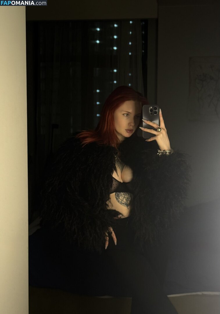 Karina Kherman / NebelaiaK / kher.man Nu OnlyFans  Photo fuitée #4