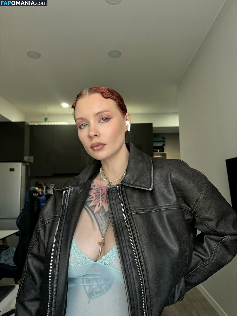 Karina Kherman / NebelaiaK / kher.man Nu OnlyFans  Photo fuitée #8