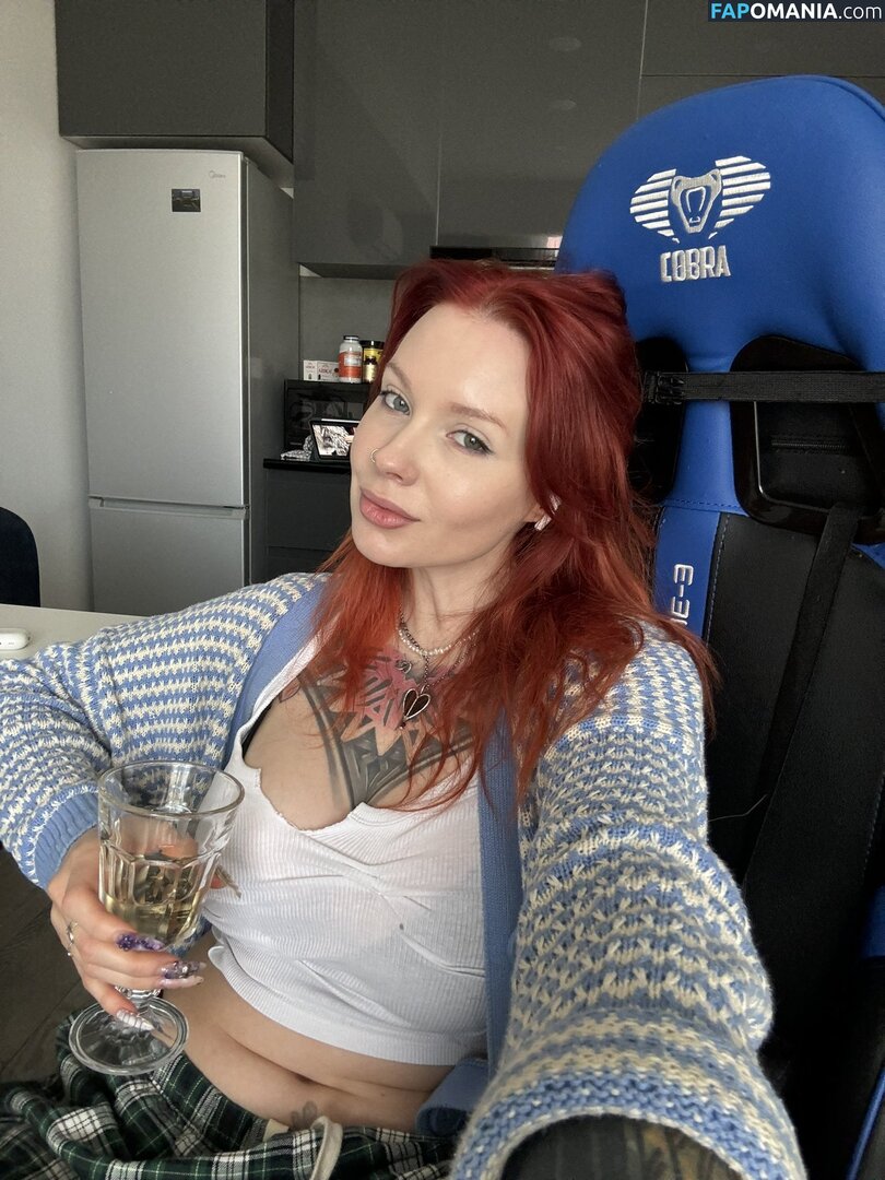 Karina Kherman / NebelaiaK / kher.man Nu OnlyFans  Photo fuitée #10