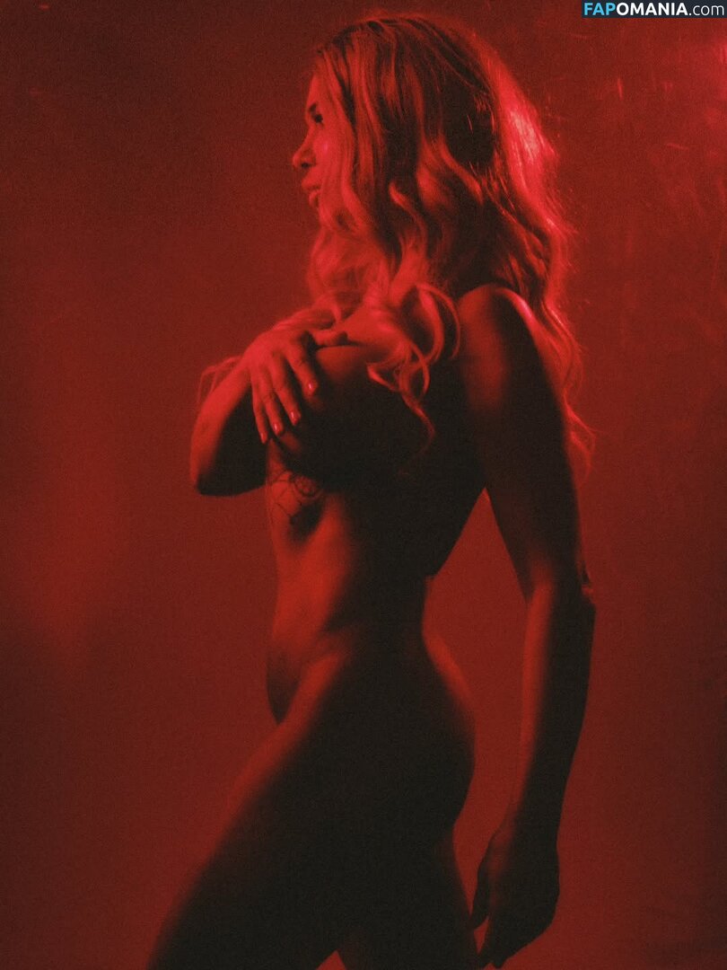 Karina Zvereva / karinazvereva Nu OnlyFans  Photo fuitée #1