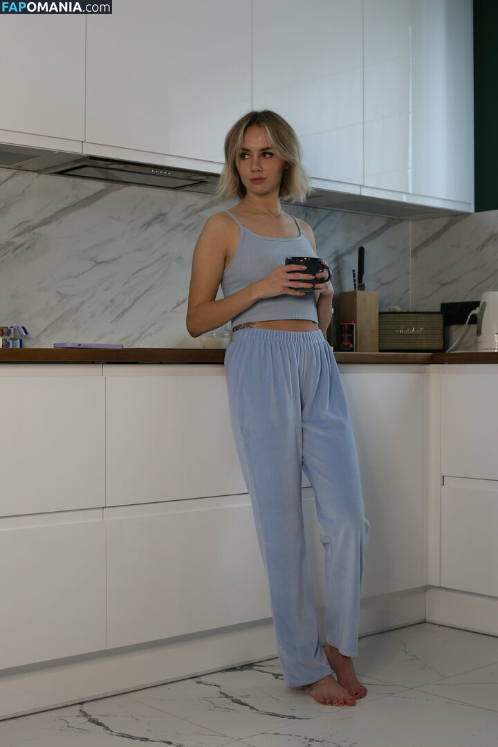 _kas_maria_ / kassaria Nu OnlyFans  Photo fuitée #291