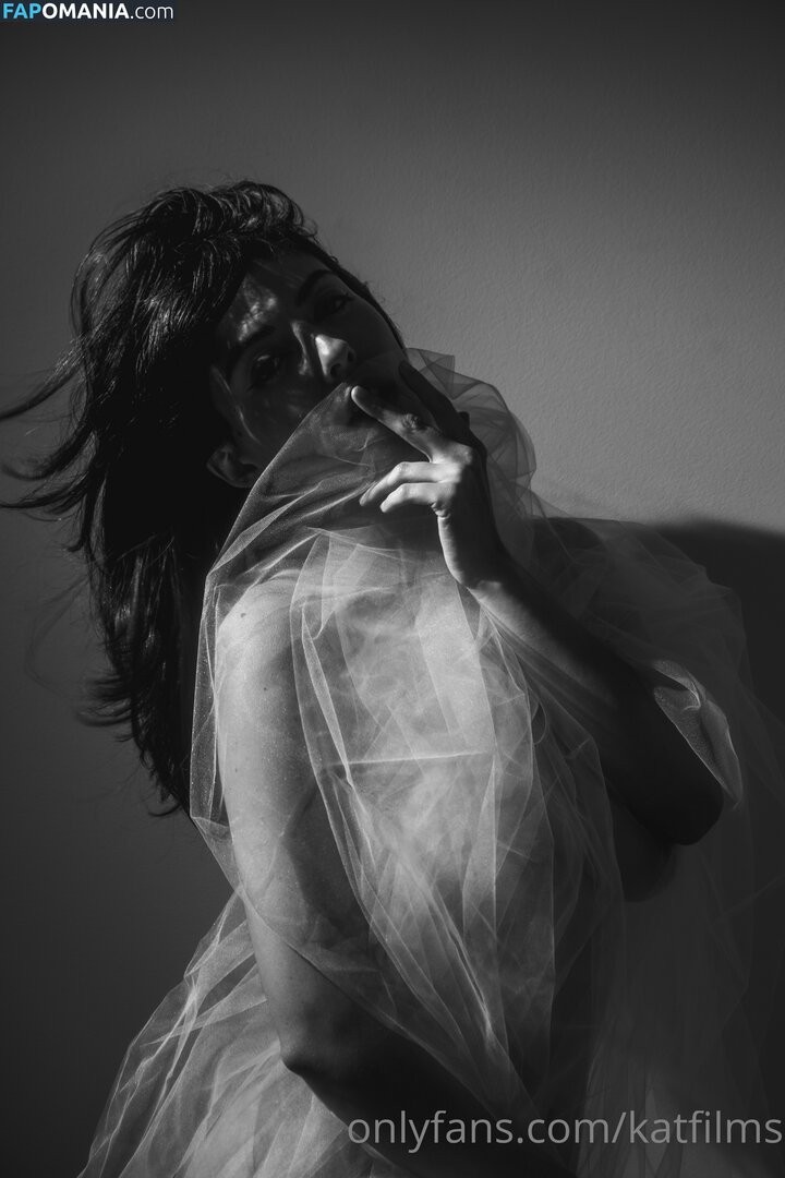 Kat Cabaret / Kat Dreams / Kat Streams / LeCabaret / Salacious Kitty / katfilms / katstreams / krmisfitcabaret Nu OnlyFans  Photo fuitée #90