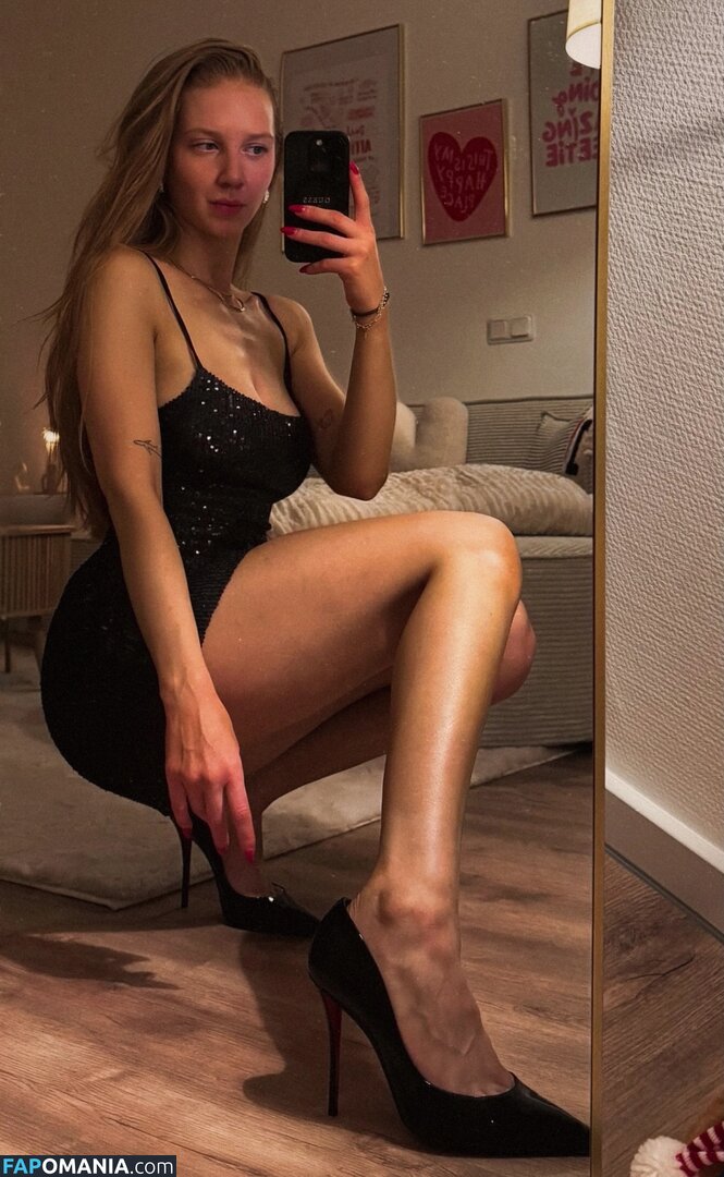 Katha Aomodels / aopremium / kathaaa_ecker Nu OnlyFans  Photo fuitée #1