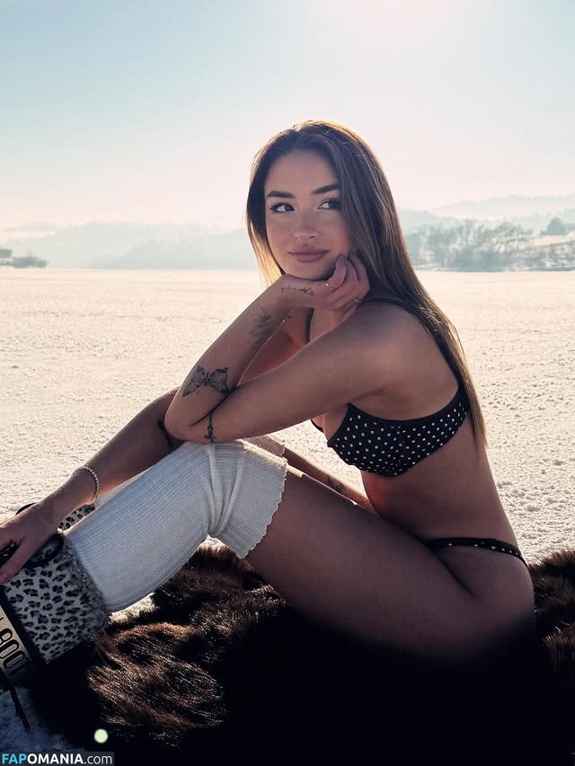 Katia Dupenkova / kkatrunia Nu OnlyFans  Photo fuitée #3