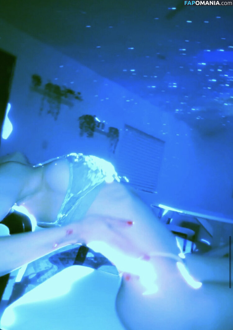 Katie Bell / katiebellofficial / katieeeeebell Nu OnlyFans  Photo fuitée #24