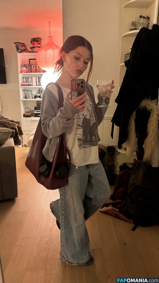 Katie Douglas / katiedouglas98 Nu OnlyFans  Photo fuitée #1