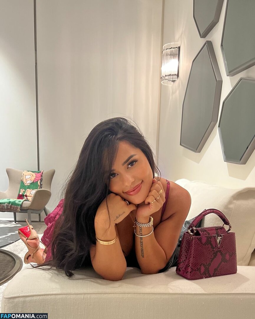 Katya Elise Henry / katyaelisehenry / katyaelisehenrysworld Nu OnlyFans  Photo fuitée #988