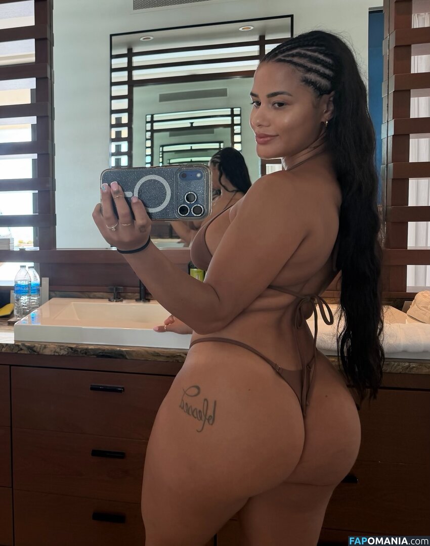 Katya Elise Henry / katyaelisehenry / katyaelisehenrysworld Nu OnlyFans  Photo fuitée #1051