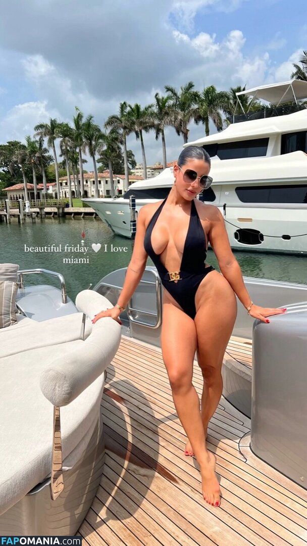 Katya Elise Henry / katyaelisehenry / katyaelisehenrysworld Nu OnlyFans  Photo fuitée #1077